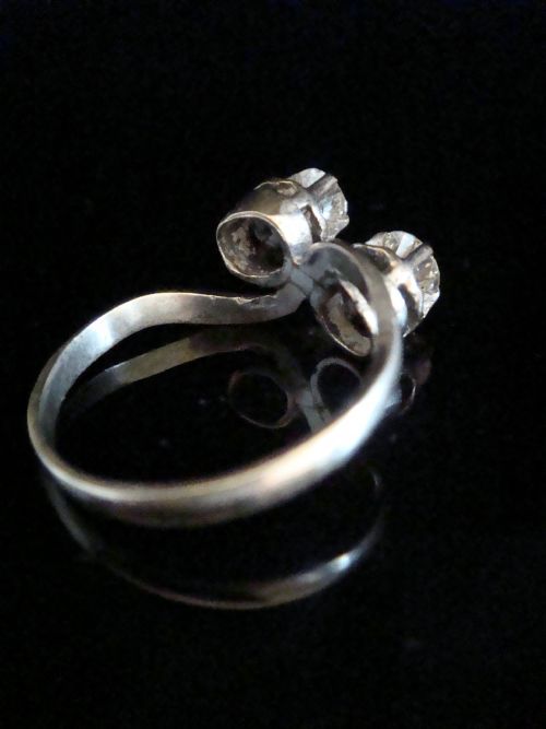 EDWARDIAN 18CT WHITE GOLD TRANSITIONAL CUT TWO STONE DIAMOND 075CT TOI ET MOI - ADDITIONAL PHOTO 1