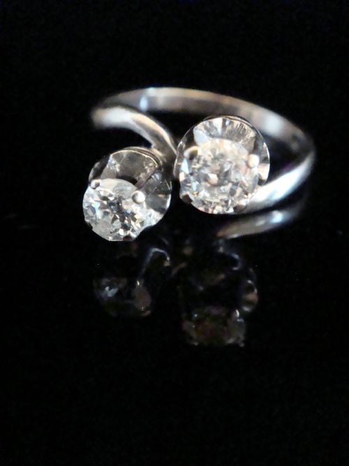 EDWARDIAN 18CT WHITE GOLD TRANSITIONAL CUT TWO STONE DIAMOND 075CT TOI ET MOI - ADDITIONAL PHOTO 3