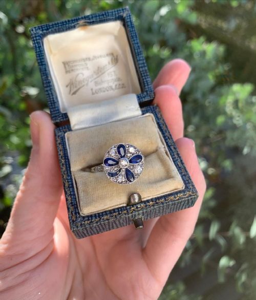 ART DECO PLATINUM SAPPHIRE FOUR LEAF CLOVER AND OLD CUT DIAMOND PAVE SET RING - ADDITIONAL PHOTO 3