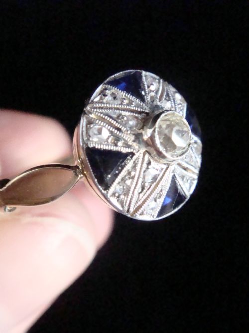 ART DECO 18CT 18K YELLOW GOLD PLATINUM SAPPHIRE AND OLD CUT DIAMOND RING - ADDITIONAL PHOTO 2