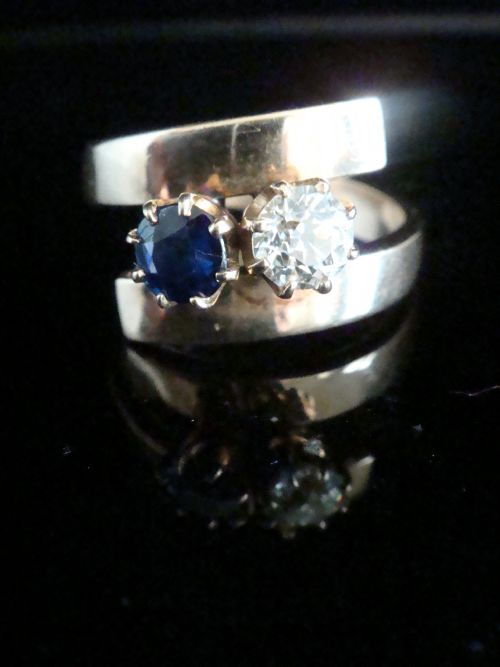 1940S RETRO 18CT NATURAL SAPPHIRE AND DIAMOND DESIGNER TOI ET MOI 2 STONE RING - ADDITIONAL PHOTO 1