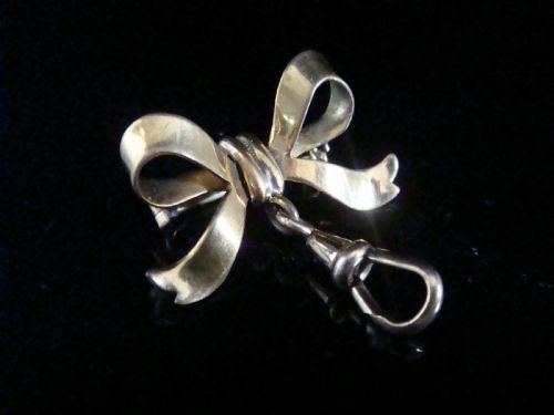 EDWARDIAN 9CT BOW BROOCH WITH DOG CLASP TO ATTACH HANGING PENDANTS CHARMS - ADDITIONAL PHOTO 1