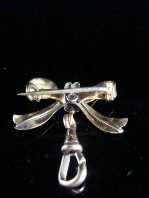 EDWARDIAN 9CT BOW BROOCH WITH DOG CLASP TO ATTACH HANGING PENDANTS CHARMS - ADDITIONAL PHOTO 2