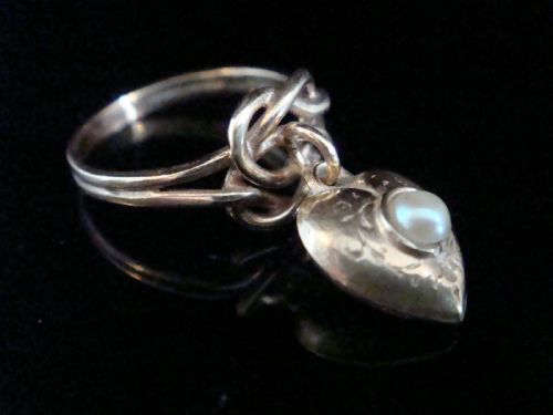 victorian 9ct rose gold lovers knot dangle heart cultured pearl ring - CATEGORY: ANTIQUE JEWELLERY - DATED VICTORIAN