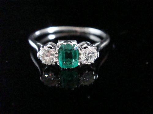 edwardian platinum trilogy old cut diamond 040ct emerald 040ct 3 stone ring - CATEGORY: ANTIQUE JEWELLERY - DATED 1920
