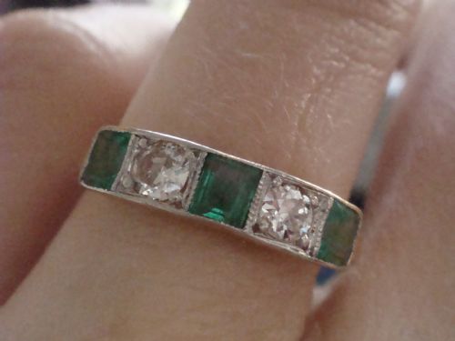 EDWARDIAN 18CT YELLOW GOLD NATURAL EMERALD OLD CUT DIAMOND 5 STONE RING - ADDITIONAL PHOTO 1