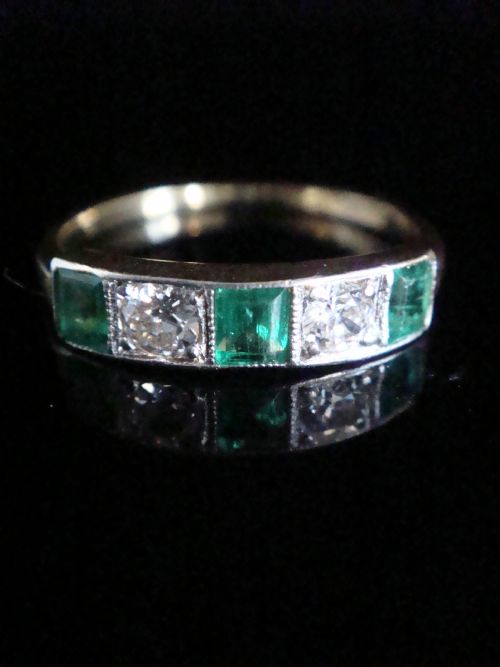 EDWARDIAN 18CT YELLOW GOLD NATURAL EMERALD OLD CUT DIAMOND 5 STONE RING - ADDITIONAL PHOTO 2