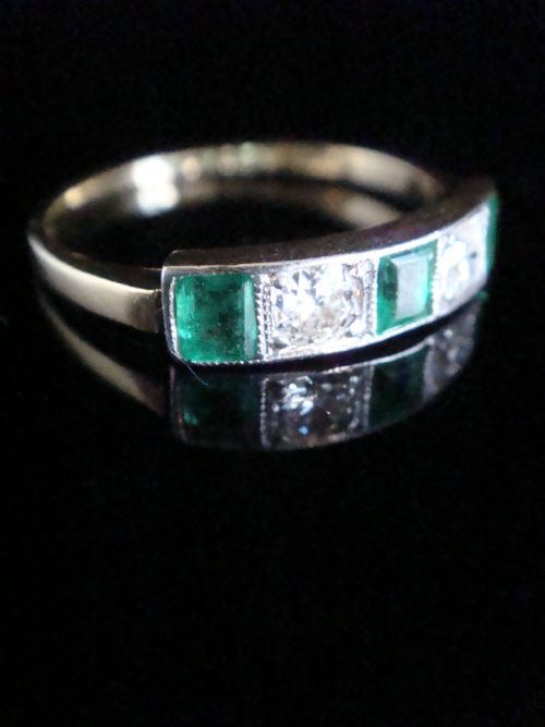 EDWARDIAN 18CT YELLOW GOLD NATURAL EMERALD OLD CUT DIAMOND 5 STONE RING - ADDITIONAL PHOTO 3