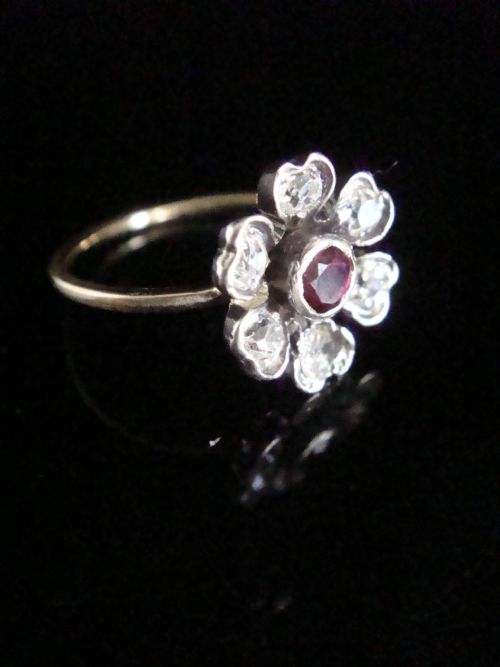 EDWARDIAN 18CT YELLOW GOLD RUBY OLD CUT DIAMOND FLOWER CLUSTER RING - ADDITIONAL PHOTO 1