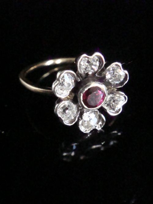EDWARDIAN 18CT YELLOW GOLD RUBY OLD CUT DIAMOND FLOWER CLUSTER RING - ADDITIONAL PHOTO 2