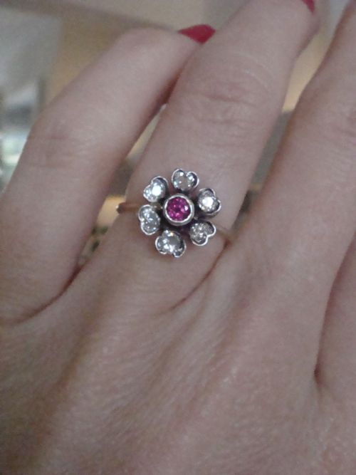 EDWARDIAN 18CT YELLOW GOLD RUBY OLD CUT DIAMOND FLOWER CLUSTER RING - ADDITIONAL PHOTO 5