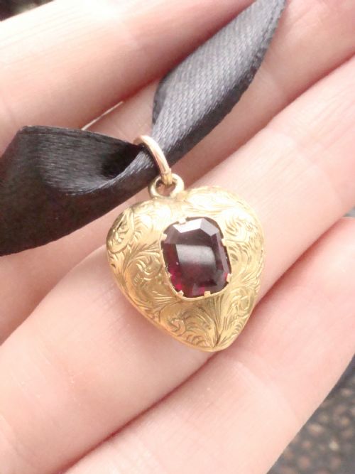 VICTORIAN 15CT HIGH CARAT GARNET HEART MEMORIAL PUFF PENDANT LOCKET 29G - ADDITIONAL PHOTO 4