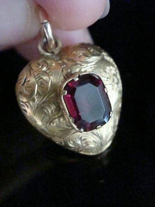 victorian 15ct high carat garnet heart memorial puff pendant locket 29g - CATEGORY: ANTIQUE JEWELLERY - DATED VICTORIAN