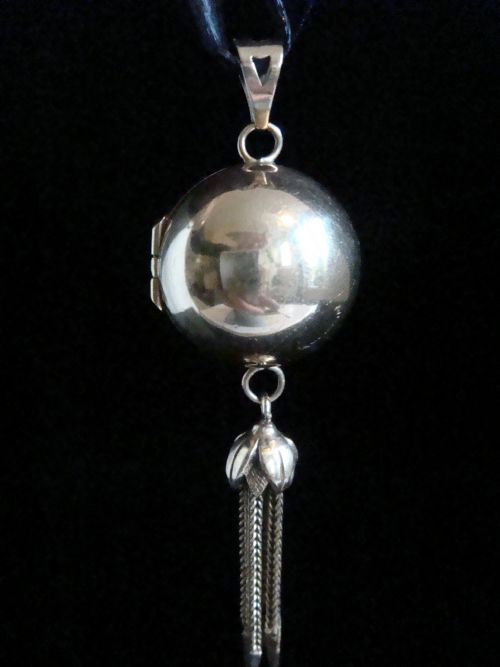 VERY LARGE EDWARDIAN VINTAGE 9CT YELLOW GOLD ORB LOCKET PENDANT - ADDITIONAL PHOTO 1