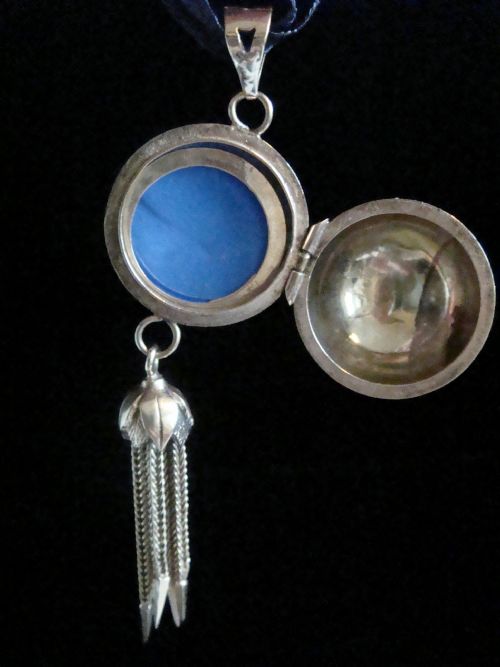 VERY LARGE EDWARDIAN VINTAGE 9CT YELLOW GOLD ORB LOCKET PENDANT - ADDITIONAL PHOTO 3