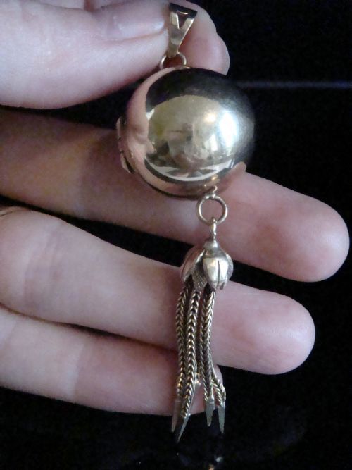 VERY LARGE EDWARDIAN VINTAGE 9CT YELLOW GOLD ORB LOCKET PENDANT - ADDITIONAL PHOTO 5