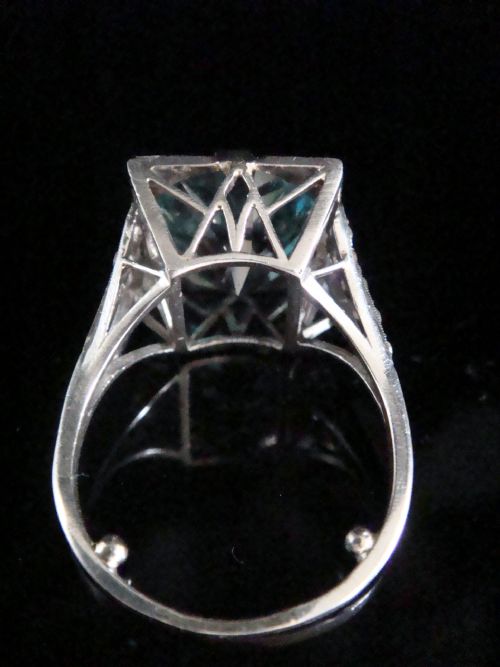 ART DECO PLATINUM SUBSTANTIAL NATURAL BLUE ZIRCON 9CT DIAMOND 085CT RING - ADDITIONAL PHOTO 2