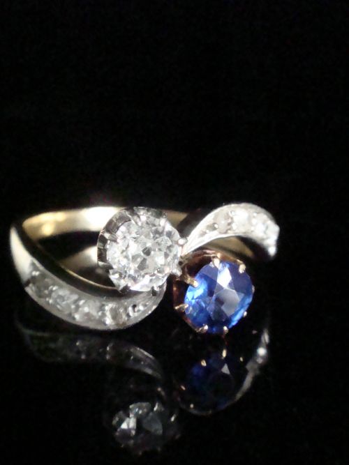 FRENCH EDWARDIAN 18CT YELLOW GOLD SAPPHIRE OLD CUT DIAMOND TOI ET MOI RING - ADDITIONAL PHOTO 1