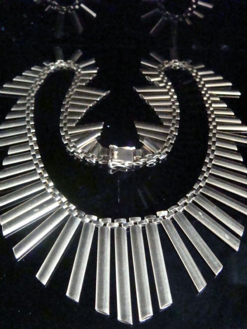 vintage 1960s retro 9ct yellow gold superb cleopatra collar 47g 19inches - CATEGORY: ANTIQUE JEWELLERY - DATED 1960