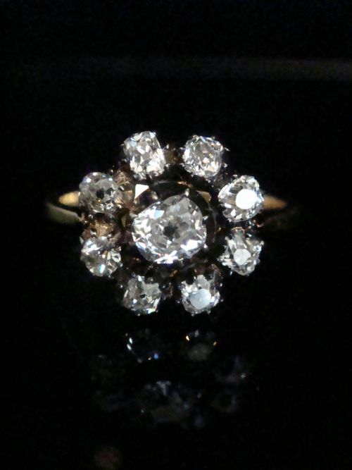 VICTORIAN 18CT YELLOW GOLD LARGE OLD MINE CUT DIAMOND 090CT CLUSTER RING - ADDITIONAL PHOTO 1