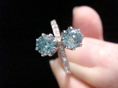 EDWARDIAN PLATINUM NATURAL BLUE ZIRCON AND DIAMOND TOI ET MOI RING - ADDITIONAL PHOTO 3