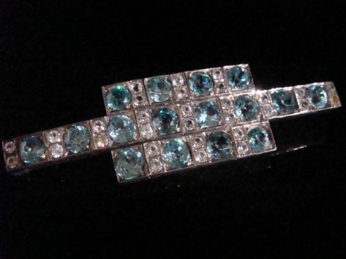 edwardian 9ct white gold silver 16ct blue zircon and white zircon brooch - CATEGORY: ANTIQUE JEWELLERY - DATED EDWARDIAN