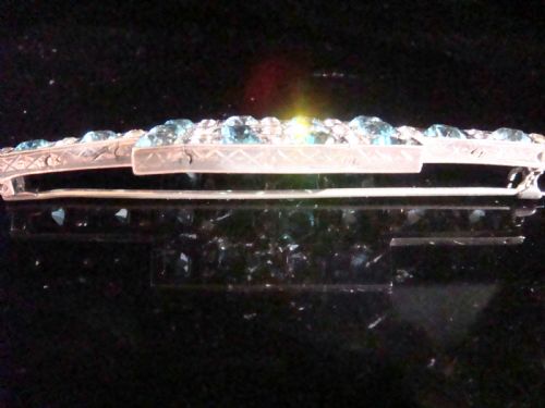EDWARDIAN 9CT WHITE GOLD SILVER 16CT BLUE ZIRCON AND WHITE ZIRCON BROOCH - ADDITIONAL PHOTO 2