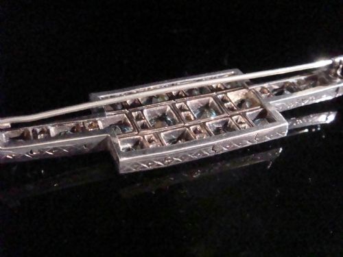 EDWARDIAN 9CT WHITE GOLD SILVER 16CT BLUE ZIRCON AND WHITE ZIRCON BROOCH - ADDITIONAL PHOTO 3