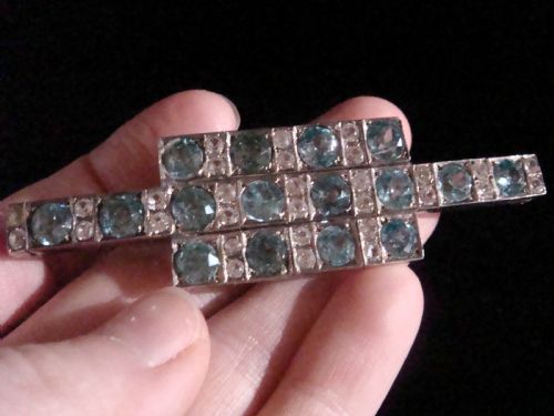 EDWARDIAN 9CT WHITE GOLD SILVER 16CT BLUE ZIRCON AND WHITE ZIRCON BROOCH - ADDITIONAL PHOTO 4