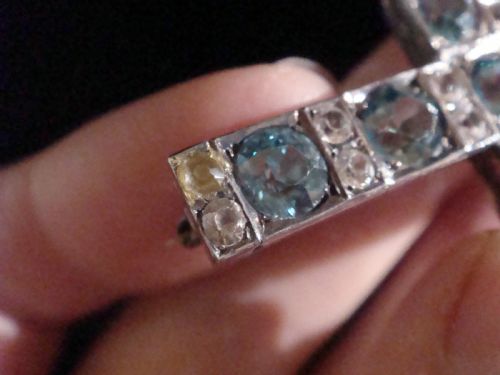 EDWARDIAN 9CT WHITE GOLD SILVER 16CT BLUE ZIRCON AND WHITE ZIRCON BROOCH - ADDITIONAL PHOTO 5