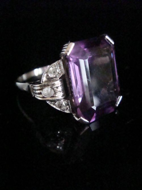 ART DECO 1920S 18CT LARGE AMETHYST AND DIAMOND COCKTAIL RING - ADDITIONAL PHOTO 1
