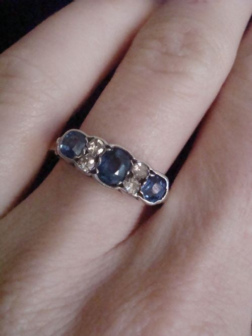 EDWARDIAN 18CT YELLOW GOLD OLD CUT DIAMOND AND NATURAL SAPPHIRE 5 STONE RING - ADDITIONAL PHOTO 4