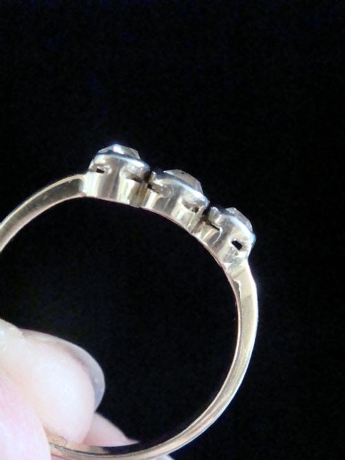 EDWARDIAN 18CT YELLOW GOLD PLATINUM OLD CUT DIAMOND 3 STONE RING APPROX 060CT - ADDITIONAL PHOTO 3