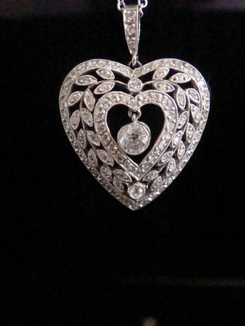 ORIGINAL EDWARDIAN PLATINUM DIAMOND HEART PENDANT 110CT ON WHITE GOLD CHAIN - ADDITIONAL PHOTO 1
