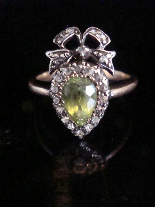 GEORGIAN VICTORIAN 15CT SILVER OLD ROSE CUT DIAMOND PERIDOT HEART BOW RING