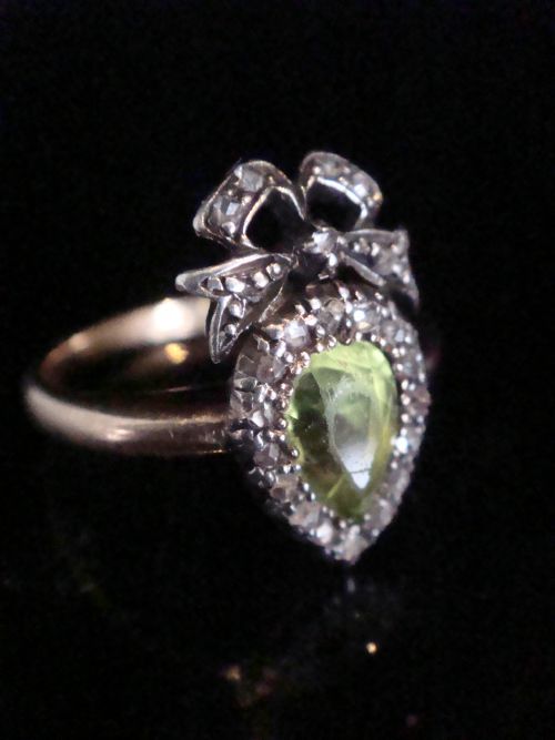 GEORGIAN VICTORIAN 15CT SILVER OLD ROSE CUT DIAMOND PERIDOT HEART BOW RING - ADDITIONAL PHOTO 1