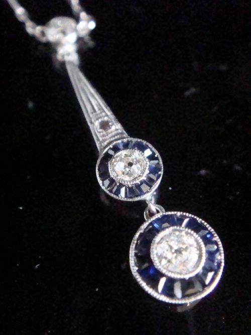 art deco 18ct white gold platinum calibre cut sapphire and diamond halo pendant necklace - CATEGORY: ANTIQUE JEWELLERY - DATED 1920