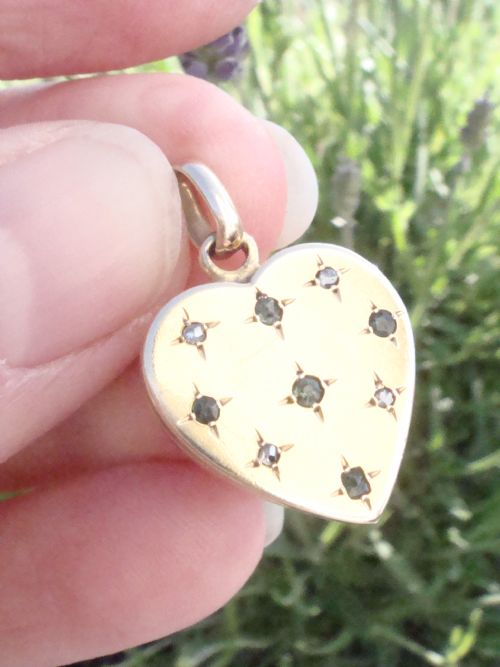 EDWARDIAN 18CT YELLOW GOLD EMERALD AND DIAMOND HEART LOCKET - ADDITIONAL PHOTO 2