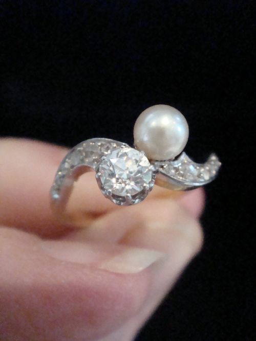 EDWARDIAN FRENCH 18CT YELLOW GOLD CULTURED PEARL AND OLD CUT DIAMOND TOI ET MOI - ADDITIONAL PHOTO 3