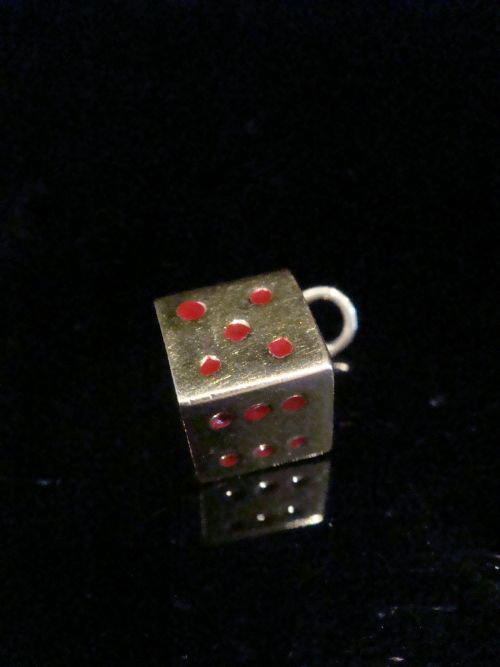 VINTAGE 9CT YELLOW GOLD RED ENAMEL DICE PENDANT