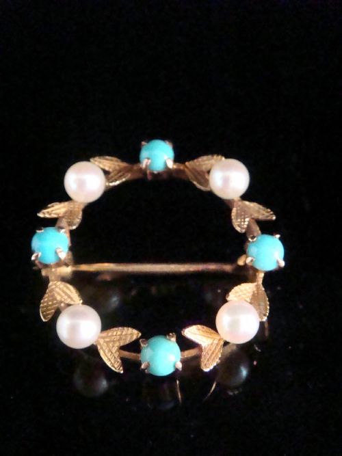 EDWARDIAN 9CT YELLOW GOLD TURQUOISE AND PEARL WREATH BROOCH - ADDITIONAL PHOTO 1