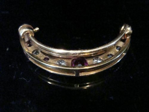 ORIGINAL EDWARDIAN 18CT YELLOW GOLD NATURAL RUBY DIAMOND CRESCENT BROOCH - ADDITIONAL PHOTO 6