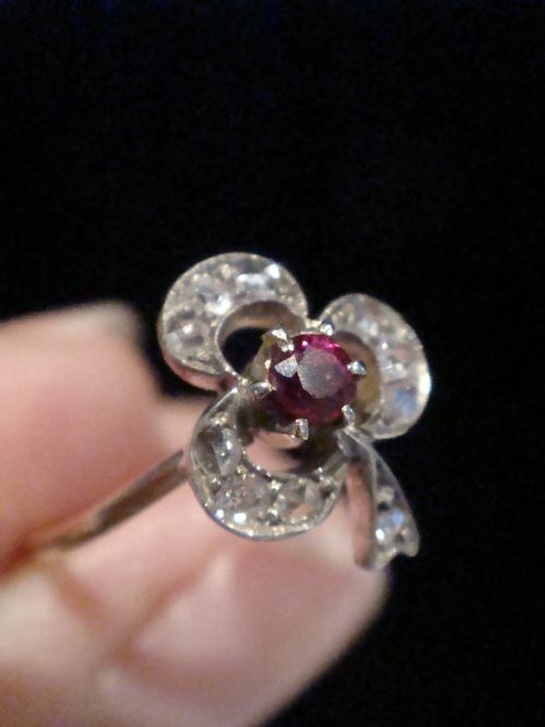 EDWARDIAN 18CT YELLOW GOLD NATURAL RUBY OLD ROSE CUT DIAMOND 3 LEAF CLOVER RING - ADDITIONAL PHOTO 1