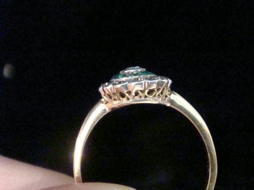 EDWARDIAN ART DECO 18CT EMERALD DIAMOND TARGET CLUSTER RING - ADDITIONAL PHOTO 4