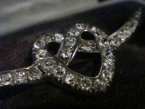 LARGE EDWARDIAN 18CT SILVER OLD CUT DIAMOND 110CT HEART BROOCH IN FITTED BOX - ADDITIONAL PHOTO 1