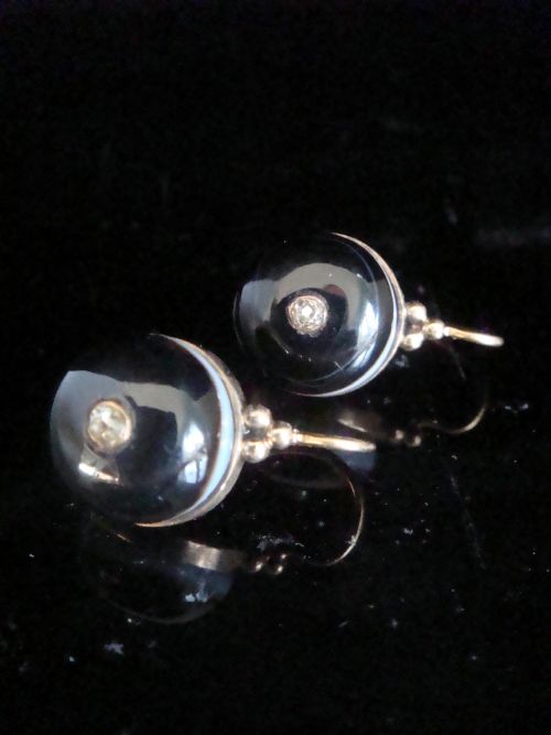 EDWARDIAN 9CT YELLOW GOLD BANDED AGATE AND DIAMOND DROP EARRINGS - ADDITIONAL PHOTO 1
