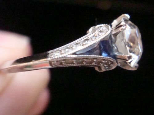 FRENCH ART DECO PLATINUM 180CT TRANSITIONAL CUT DIAMOND SAPPHIRE SOLITAIRE RING - ADDITIONAL PHOTO 4