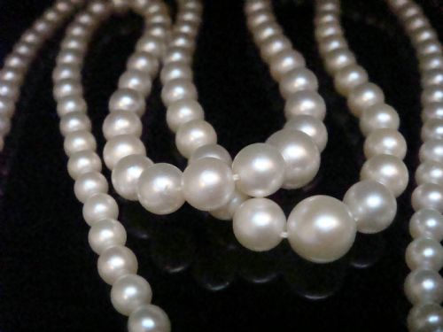 EDWARDIAN SILVER MIKIMOTO CULTURED PEARL DOUBLE STRAND NECKLACE IN ORIGINAL BOX - ADDITIONAL PHOTO 2