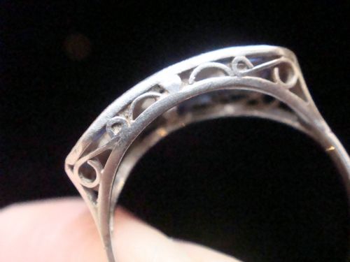 ART DECO 1920S PLATINUM SAPPHIRE AND DIAMOND RING - ADDITIONAL PHOTO 2