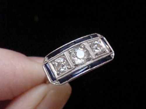 ART DECO 1920S PLATINUM SAPPHIRE AND DIAMOND RING - ADDITIONAL PHOTO 3